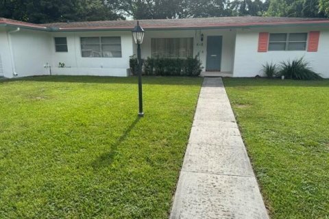Villa ou maison à louer à Plantation, Floride: 3 chambres, 156.73 m2 № 2327769 - photo 2