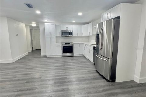 House in New Port Richey, Florida 4 bedrooms, 200.95 sq.m. № 1805403 - photo 17