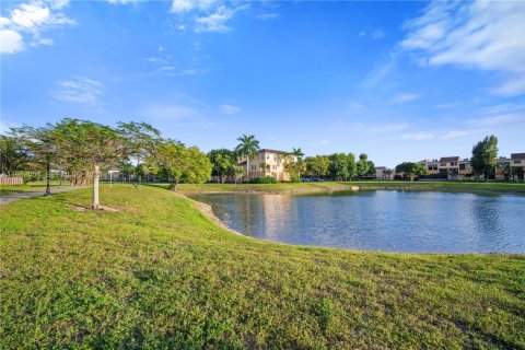 Adosado en venta en Miami, Florida, 2 dormitorios, 111.95 m2 № 2010478 - foto 28