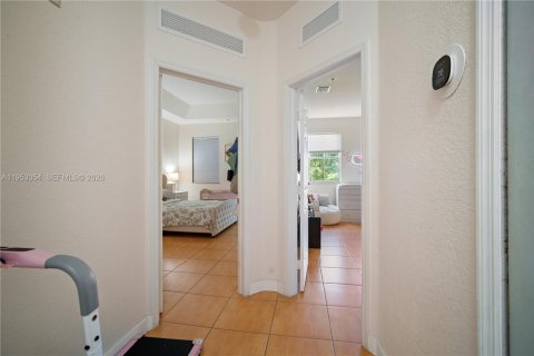 Adosado en venta en Miami, Florida, 2 dormitorios, 111.95 m2 № 2010478 - foto 18