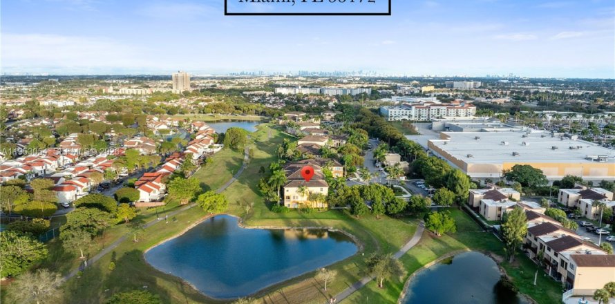 Adosado en Miami, Florida 2 dormitorios, 111.95 m2 № 2010478