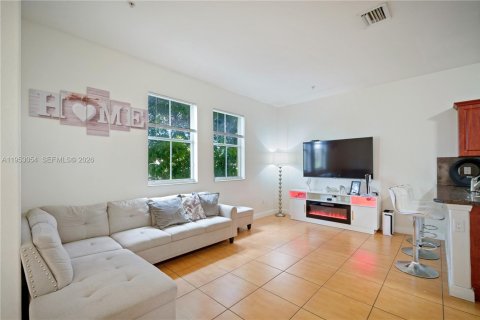 Adosado en venta en Miami, Florida, 2 dormitorios, 111.95 m2 № 2010478 - foto 9