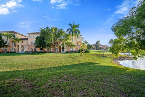 Adosado en venta en Miami, Florida, 2 dormitorios, 111.95 m2 № 2010478 - foto 2