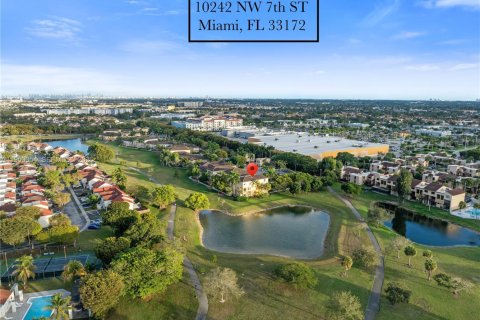 Adosado en venta en Miami, Florida, 2 dormitorios, 111.95 m2 № 2010478 - foto 30