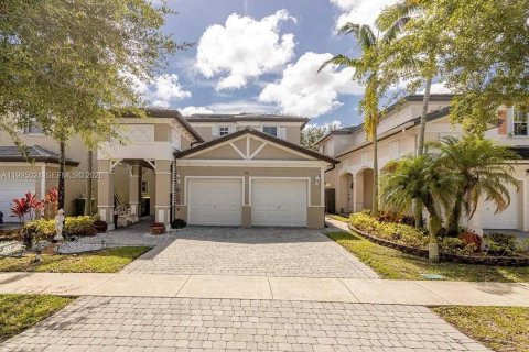 House in Homestead, Florida 4 bedrooms, 221.01 sq.m. № 2058333 - photo 1