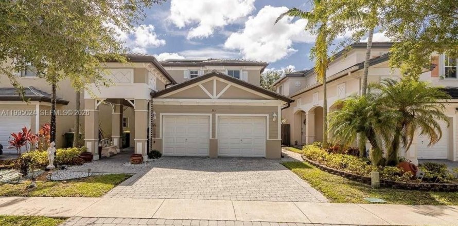 House in Homestead, Florida 4 bedrooms, 221.01 sq.m. № 2058333