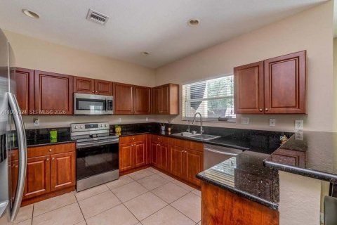 House in Homestead, Florida 4 bedrooms, 221.01 sq.m. № 2058333 - photo 9