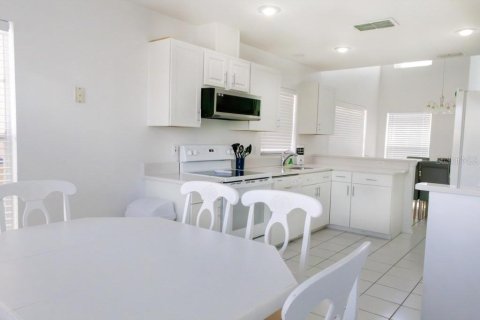 Villa ou maison à vendre à Kissimmee, Floride: 3 chambres, 170.85 m2 № 2093111 - photo 4