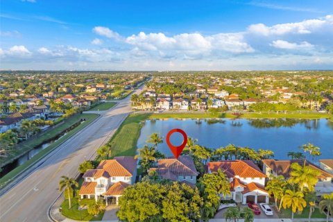 Снять в аренду виллу или дом в Майами, Флорида 4 спальни, 230.49м2, № 1953311 - фото 4