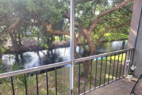 Condominio en North Lauderdale, Florida, 2 dormitorios № 2146877