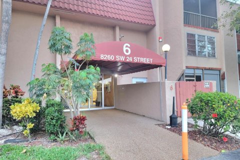 Condominio en venta en North Lauderdale, Florida, 2 dormitorios, 107.77 m2 № 2146877 - foto 20