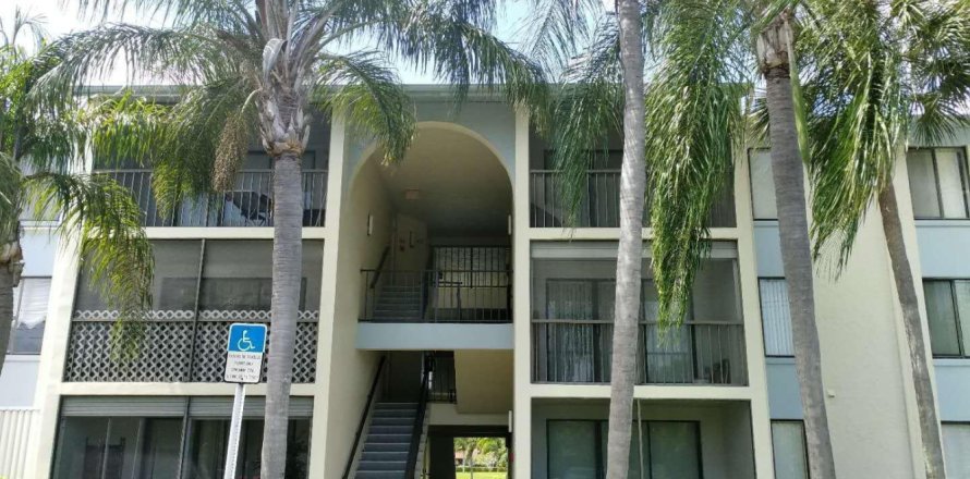Condominio en West Palm Beach, Florida, 2 dormitorios  № 2265597