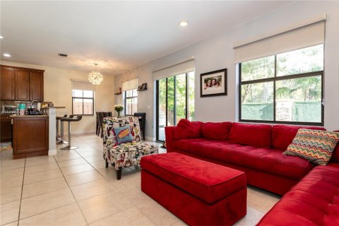 House in Doral, Florida 3 bedrooms, 228.73 sq.m. № 1864261 - photo 25