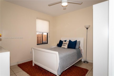 House in Doral, Florida 3 bedrooms, 228.73 sq.m. № 1864261 - photo 18
