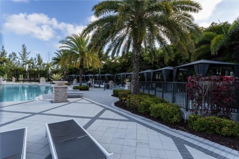 House in Doral, Florida 3 bedrooms, 228.73 sq.m. № 1864261 - photo 8