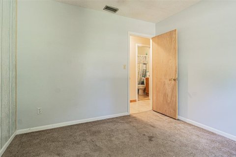House in Zephyrhills, Florida 5 bedrooms, 169.08 sq.m. № 2297105 - photo 19