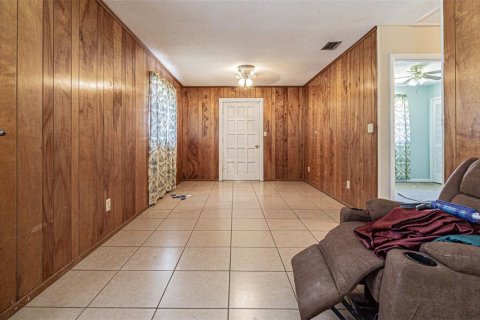House in Zephyrhills, Florida 5 bedrooms, 169.08 sq.m. № 2297105 - photo 25