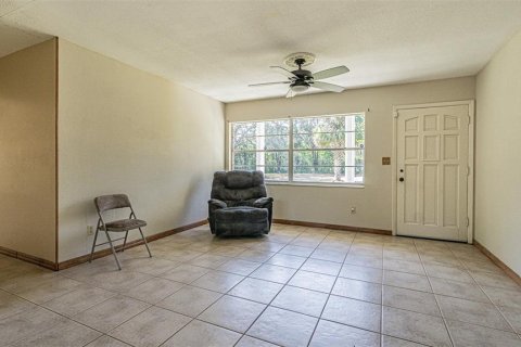 House in Zephyrhills, Florida 5 bedrooms, 169.08 sq.m. № 2297105 - photo 29