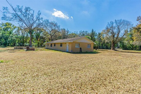 House in Zephyrhills, Florida 5 bedrooms, 169.08 sq.m. № 2297105 - photo 8