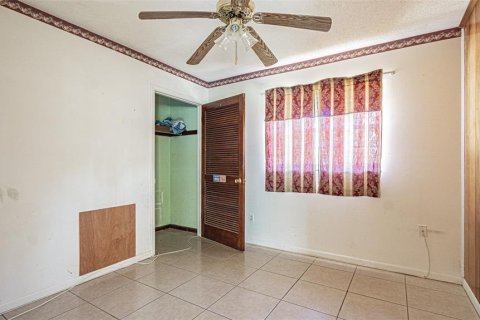 House in Zephyrhills, Florida 5 bedrooms, 169.08 sq.m. № 2297105 - photo 12