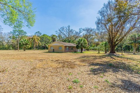 House in Zephyrhills, Florida 5 bedrooms, 169.08 sq.m. № 2297105 - photo 9