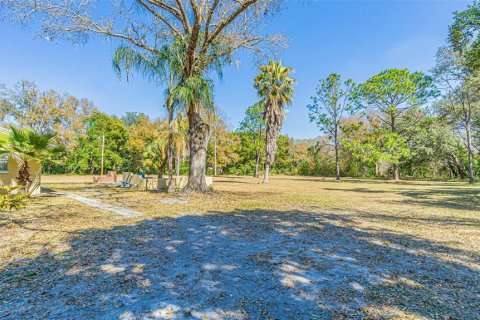 House in Zephyrhills, Florida 5 bedrooms, 169.08 sq.m. № 2297105 - photo 3