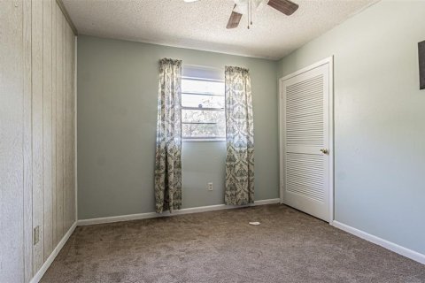 House in Zephyrhills, Florida 5 bedrooms, 169.08 sq.m. № 2297105 - photo 21