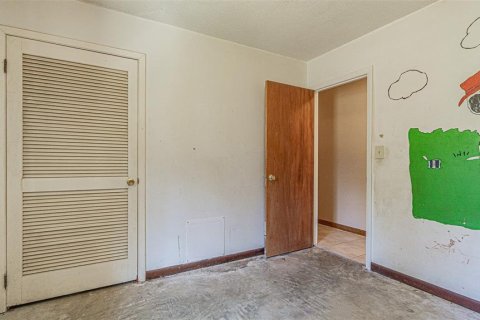House in Zephyrhills, Florida 5 bedrooms, 169.08 sq.m. № 2297105 - photo 15