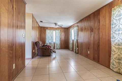 House in Zephyrhills, Florida 5 bedrooms, 169.08 sq.m. № 2297105 - photo 24