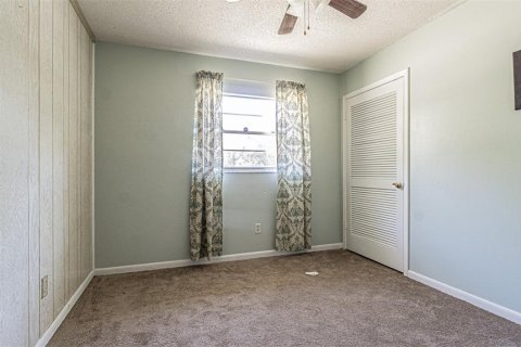 House in Zephyrhills, Florida 5 bedrooms, 169.08 sq.m. № 2297105 - photo 22