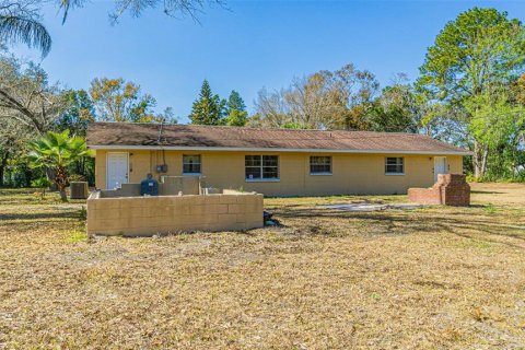 House in Zephyrhills, Florida 5 bedrooms, 169.08 sq.m. № 2297105 - photo 5