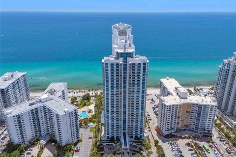 Condominio en Hollywood, Florida, 3 dormitorios  № 2003335