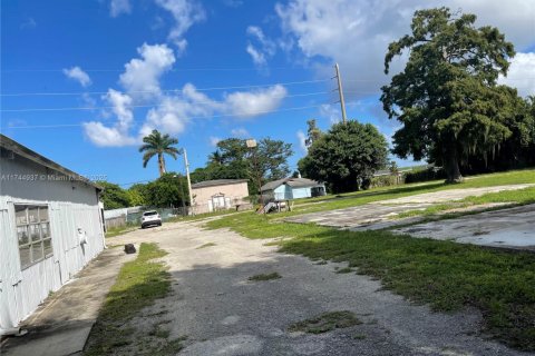 Commercial property in Canal Point, Florida № 1707728 - photo 22