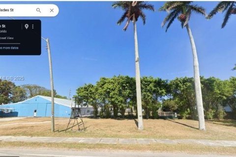 Commercial property in Canal Point, Florida № 1707728 - photo 2
