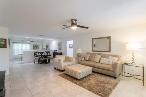House in Sarasota, Florida 2 bedrooms, 143.35 sq.m. № 1869079 - photo 8