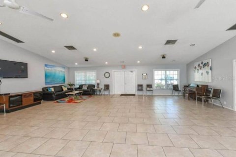 House in Sarasota, Florida 2 bedrooms, 143.35 sq.m. № 1869079 - photo 2