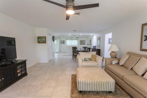 House in Sarasota, Florida 2 bedrooms, 143.35 sq.m. № 1869079 - photo 9