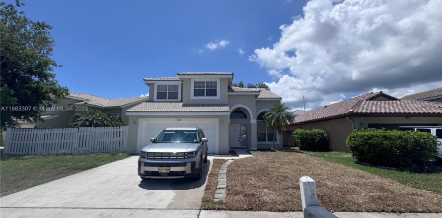 House in Lake Worth, Florida 4 bedrooms, 197.79 sq.m. № 1889761