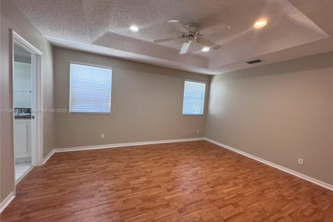House in Lake Worth, Florida 4 bedrooms, 197.79 sq.m. № 1889761 - photo 8