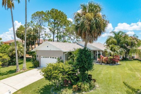 Casa en venta en New Port Richey, Florida, 2 dormitorios, 129.13 m2 № 1856779 - foto 3