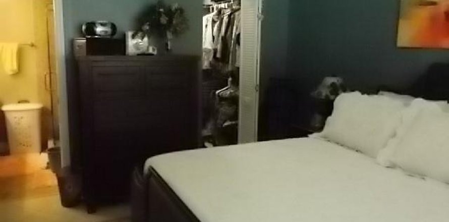 Condo in Tamarac, Florida, 2 bedrooms № 1182125
