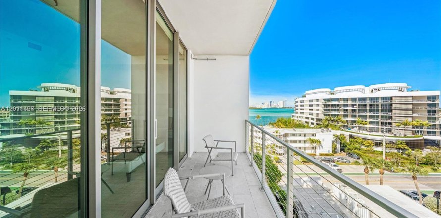 Condo in Bay Harbor Islands, Florida, 5 bedrooms № 2075208