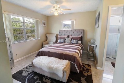 Condo in Coral Springs, Florida, 2 bedrooms  № 2241611 - photo 9