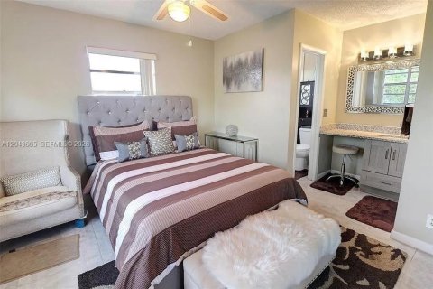 Condo in Coral Springs, Florida, 2 bedrooms  № 2241611 - photo 7