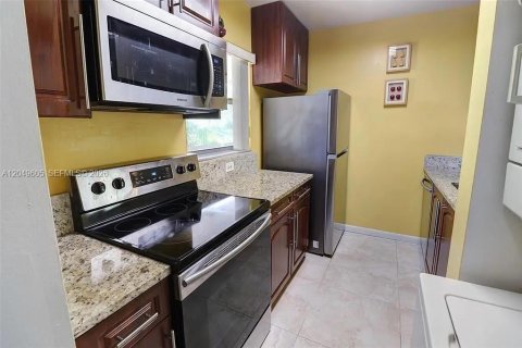 Condo in Coral Springs, Florida, 2 bedrooms № 2241611