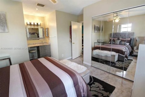 Condo in Coral Springs, Florida, 2 bedrooms  № 2241611 - photo 8