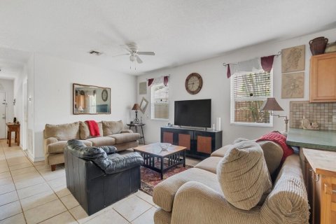 House in Vero Beach, Florida 3 bedrooms, 123.65 sq.m. № 2084042 - photo 4