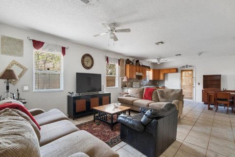 House in Vero Beach, Florida 3 bedrooms, 123.65 sq.m. № 2084042 - photo 2