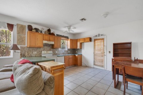 House in Vero Beach, Florida 3 bedrooms, 123.65 sq.m. № 2084042 - photo 3