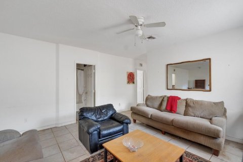 House in Vero Beach, Florida 3 bedrooms, 123.65 sq.m. № 2084042 - photo 7